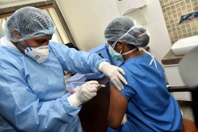Telangana vaccinates 52,000 healthcare workers on day 3