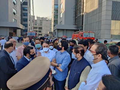 Thackeray visits Serum Institute after fire, loss pegged at Rs 1K cr