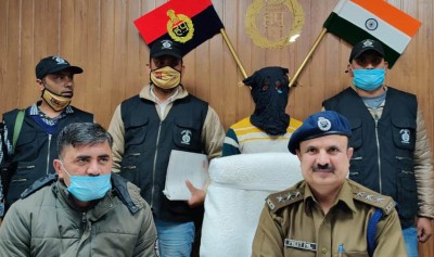 Wanted criminal with bounty of Rs 25,000 held with aide