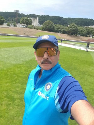 Whole world will stand up & salute you: Shastri to Indian team