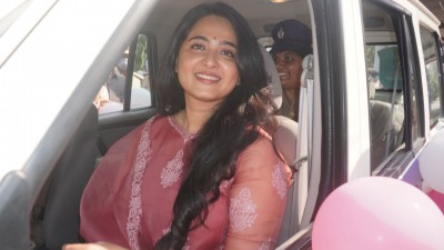 Women police officers real stars, says Anushka Shetty