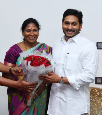 YSRCP picks Pothula Sunitha to contest MLC election in Andhra