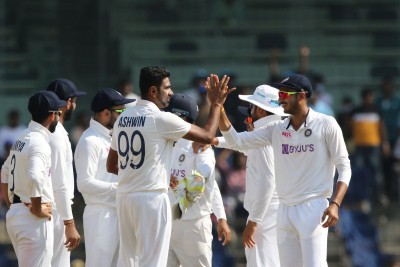 2nd Test: India come within 3 wickets of levelling series (Lunch)