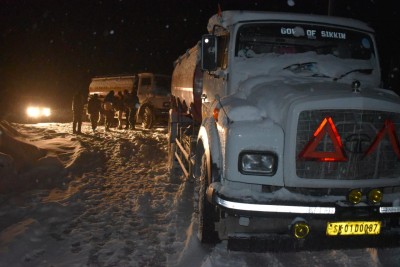 Army rescue 5 persons from snow-bound Sikkim