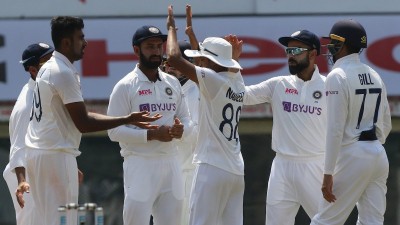 Ashwin 1st Indian spinner to take wicket on first ball of a Test innings