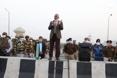 Delhi Police chief visits Ghazipur border