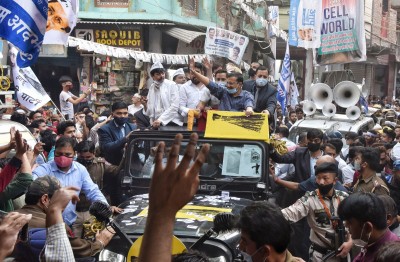 Give AAP 5 yrs, Kejriwal appeals to people of Gujarat