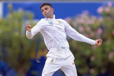 Maharaj trumps Mahami's hat-trick as Dolphins win T20 opener