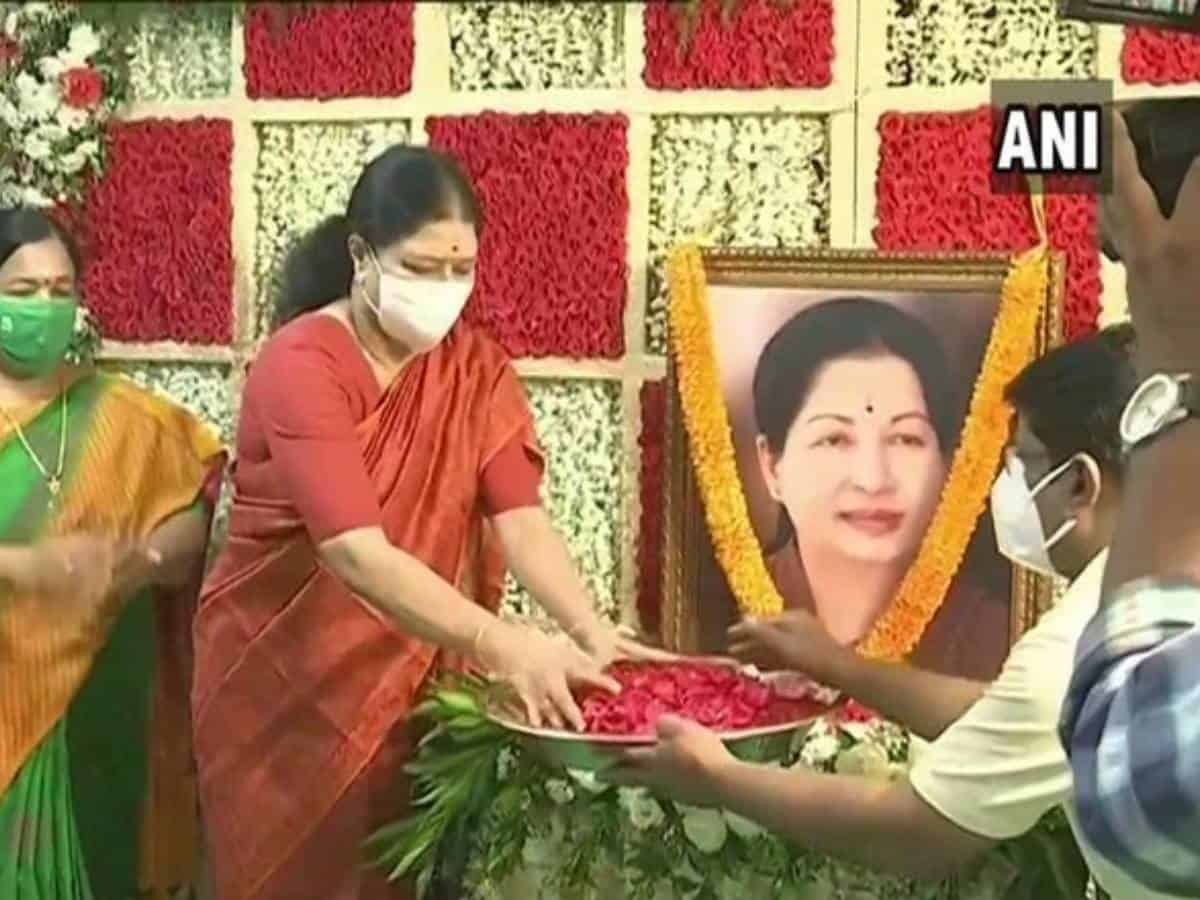 As our Amma wished, our govt should be there even after 100 years: Sasikala after paying tributes to Jayalalithaa