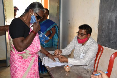Panchayati polls in Andhra begin on peaceful note