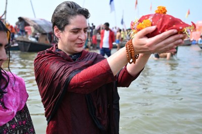 Priyanka takes holy dip at Sangam on 'Mauni Amavasya'