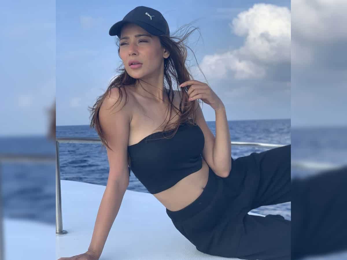 Sara Khan holidays at Maldives, says she needed a break
