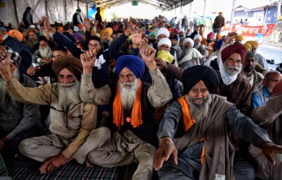US farmer groups deliver a solidary statement to Indian farmers