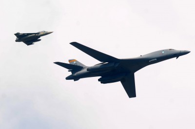 US flies B-1B heavy bomber at Bengaluru air show