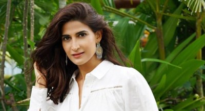 Aahana Kumra annoyed after airline cancels flight without informing her