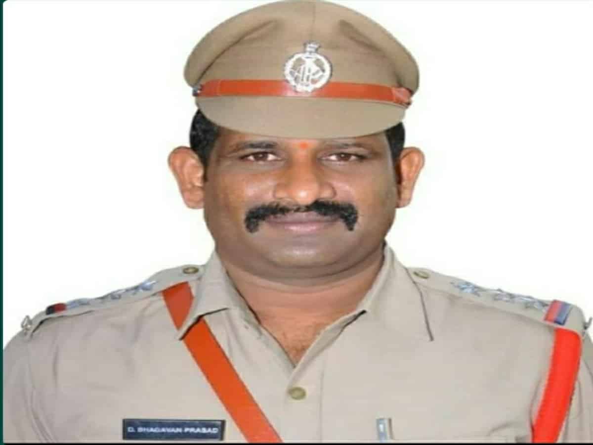 Video: Andhra police officer dies of cardiac arrest in middle of badminton game