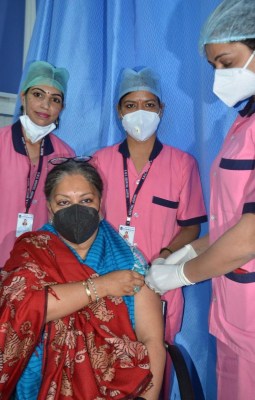 CM Gehlot & former CM Vasundhara get vaccinated in Rajasthan