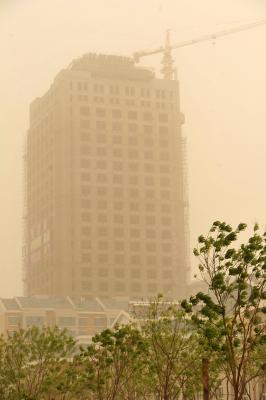 China issues yellow alert for sandstorms