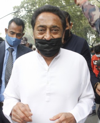 Does Kamal Nath stand with Godse-supporter inducted into Congress?