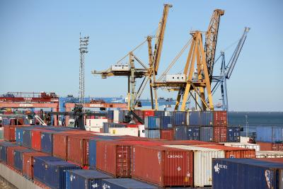 India's Feb YoY merchandise exports slips but trade deficit widens (Roundup)
