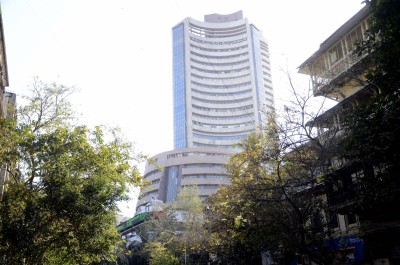 Inflationary Risks: Somber macros to dent equities (IANS Market Watch)