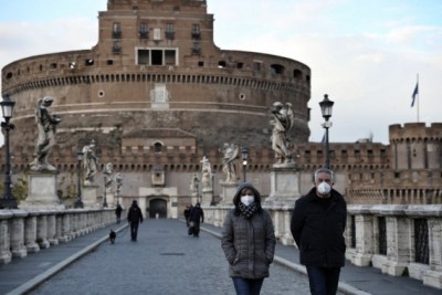 Italy to tighten curbs before Easter
