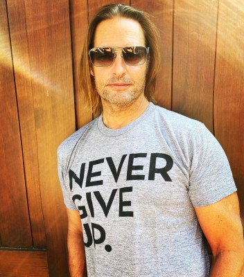 Josh Holloway to star in JJ Abrams' series 'Duster'