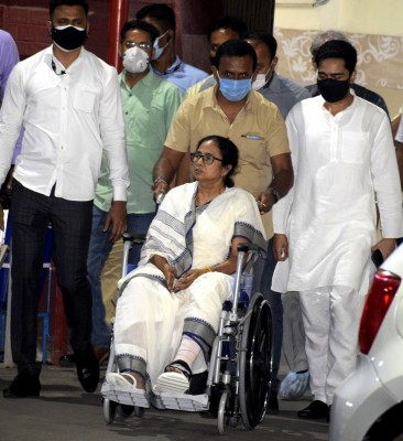 Mamata to hit campaign trail on wheelchair from Monday