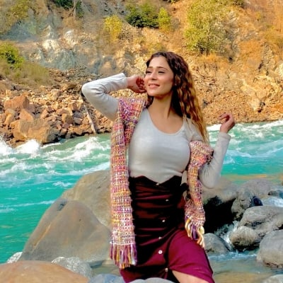 TV star Sara Khan to star in satirical comedy film