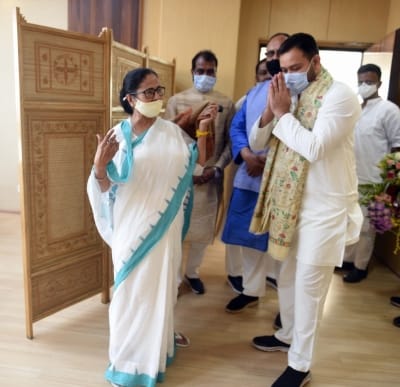 Tejashwi meets Mamata, promises her support