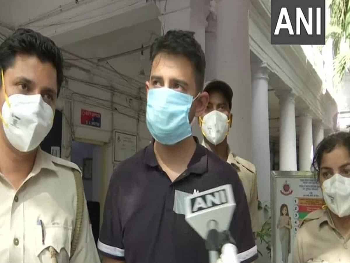 Delhi couple that misbehaved with cops for not wearing mask held