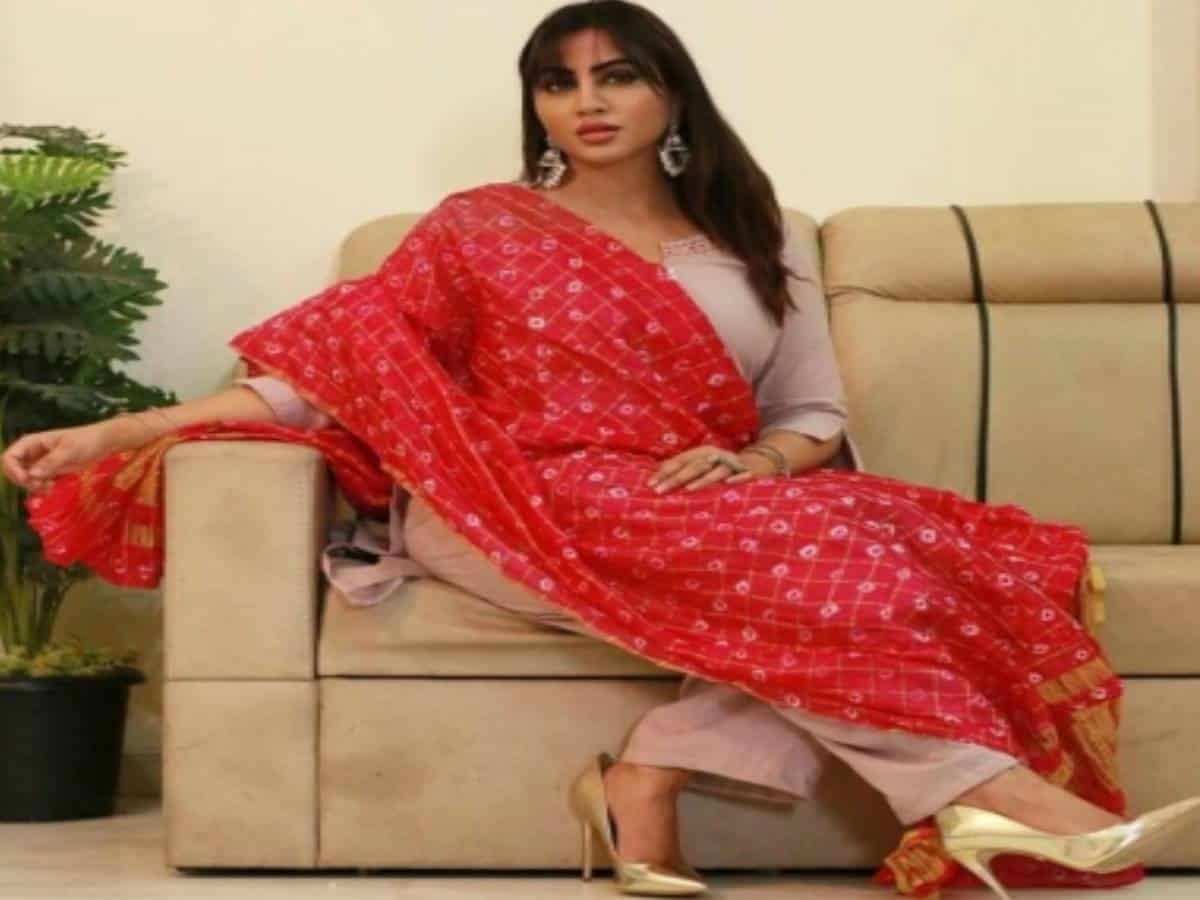 Arshi Khan worries about protesting farmers amid Covid spike