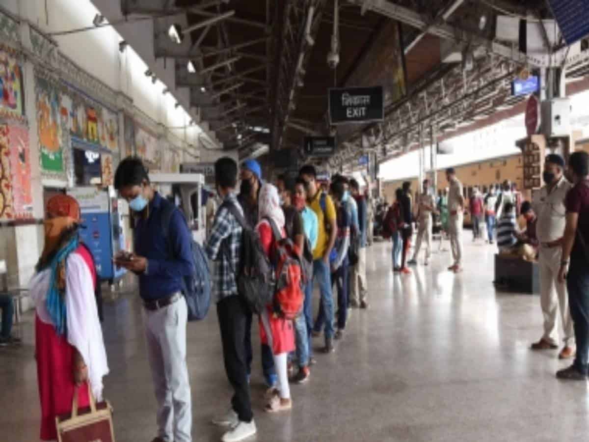 Railways to fine Rs 500 for not wearing face masks in rail premises, trains