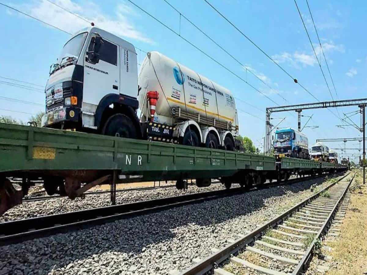 Oxygen Express with 70 tonnes of oxygen to reach Delhi by Monday night: Railways