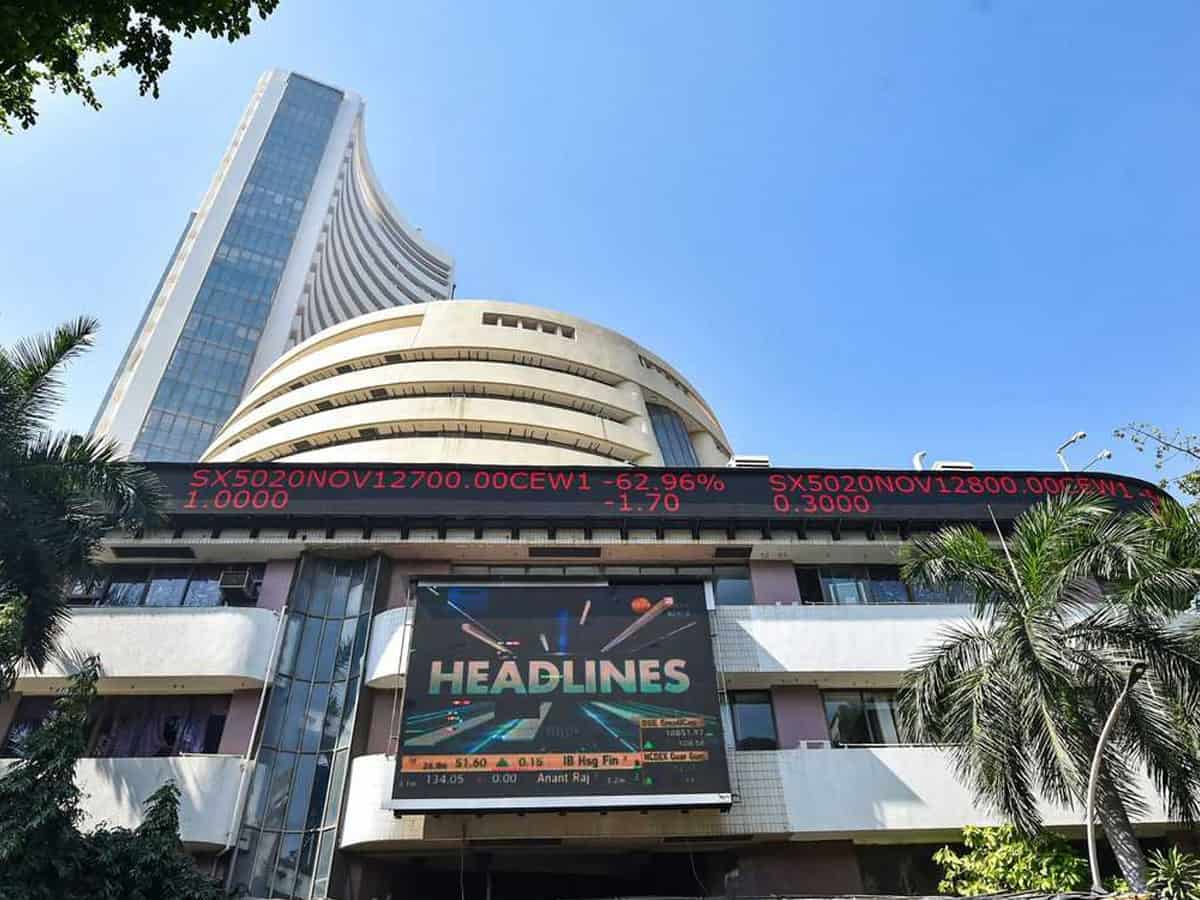 Sensex rallies over 400 pts to new peak in early trade; Nifty tops 17,700