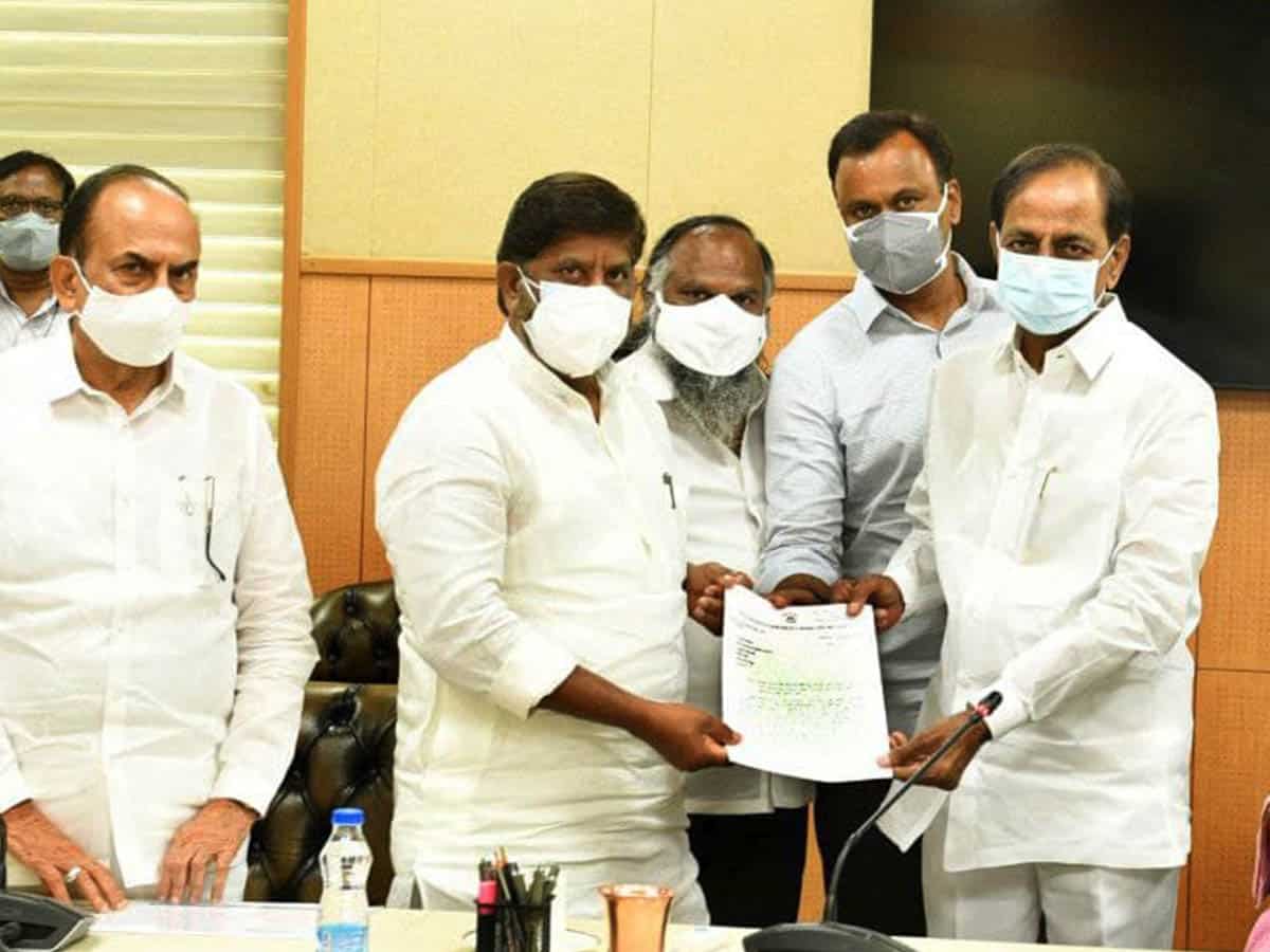 Why KCR has begun to meet opposition leaders? Is it fear of losing polls?