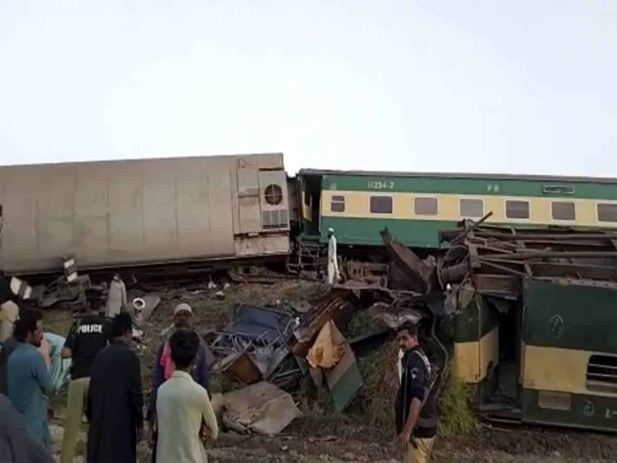 2 passenger trains collide in Pakistan; 30 killed, 50 injured