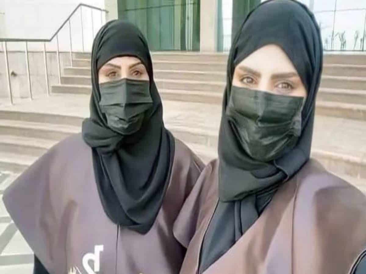 Saudi Arabia: Mother and daughter graduated university on the same day