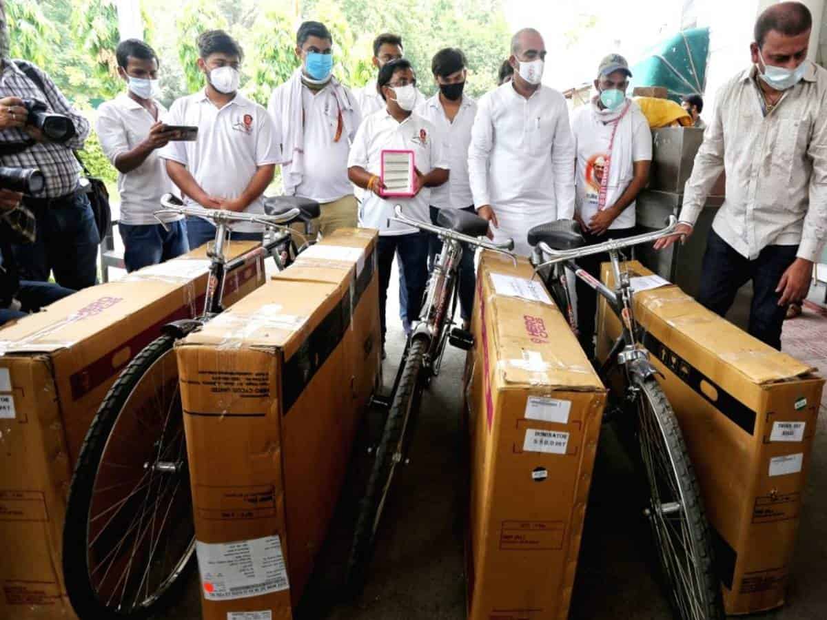 Youth Cong sends bicycles to Modi, Shah over fuel price rise