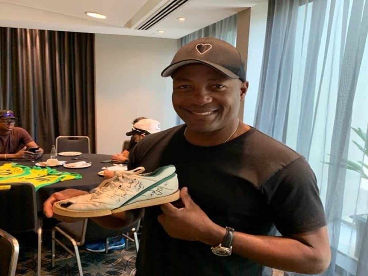 When Lara dug out his Akram-punctured 1992 WC shoe for charity