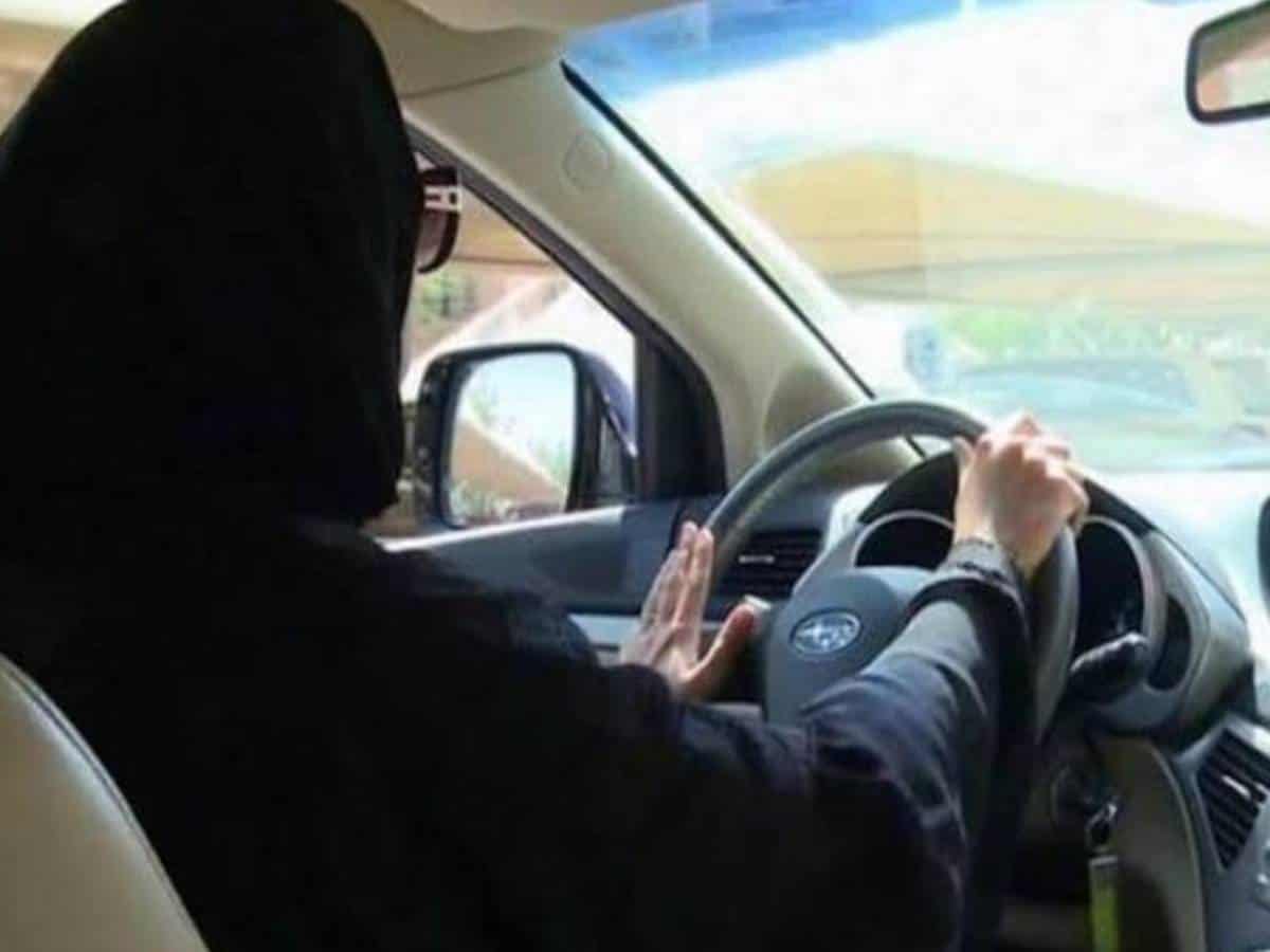 Saudi Arabia allows 17 year-old girls to obtain driver's permit