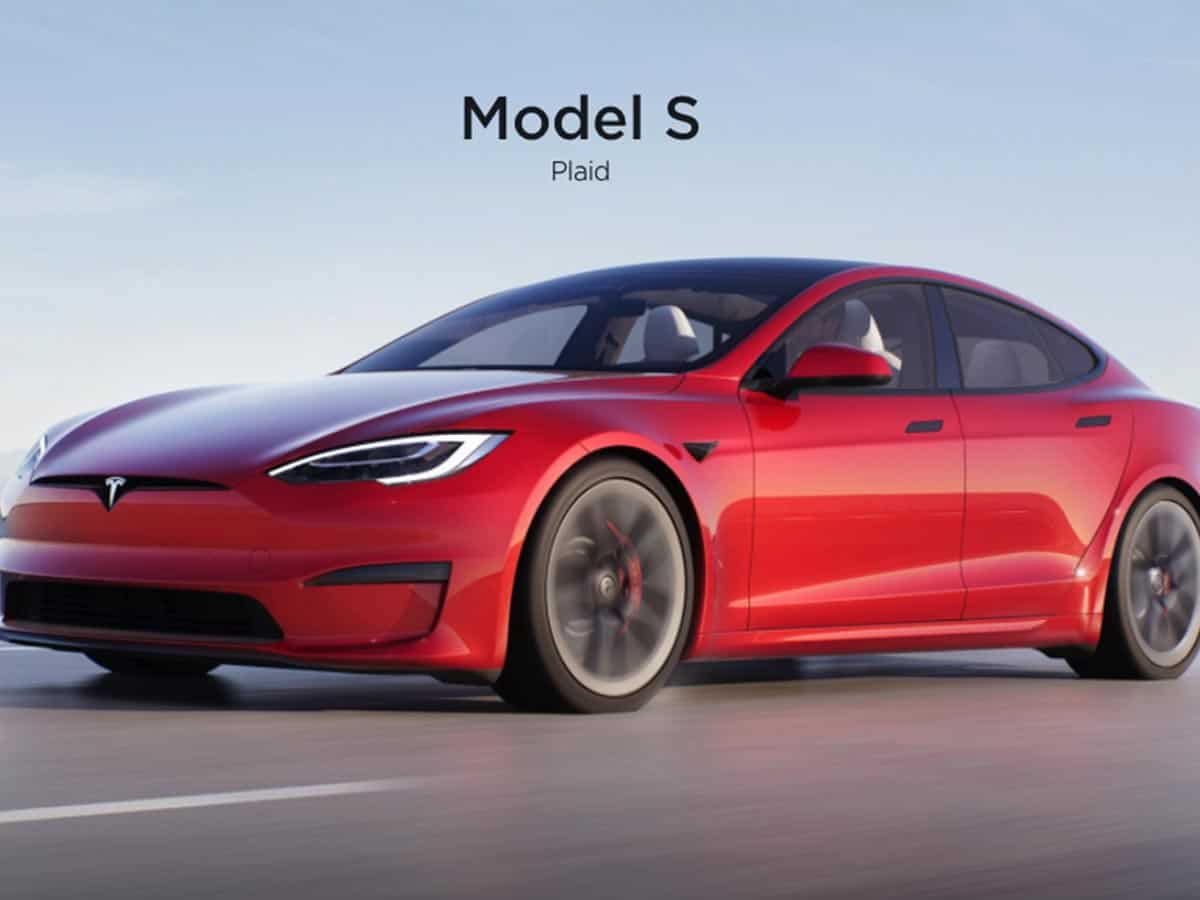 Tesla won't offer regular steering wheel on new Model S/X: Musk