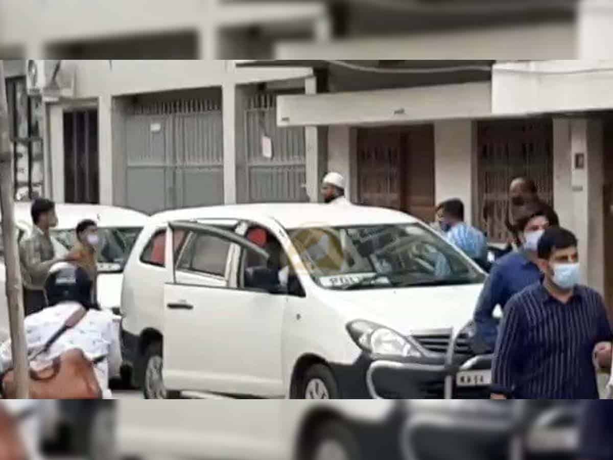 A team of NIA shifting two alleged Laskar E Taiba operatives and accused in Darbhanga railway station blast from their residence in Mallepally area of Hyderabad