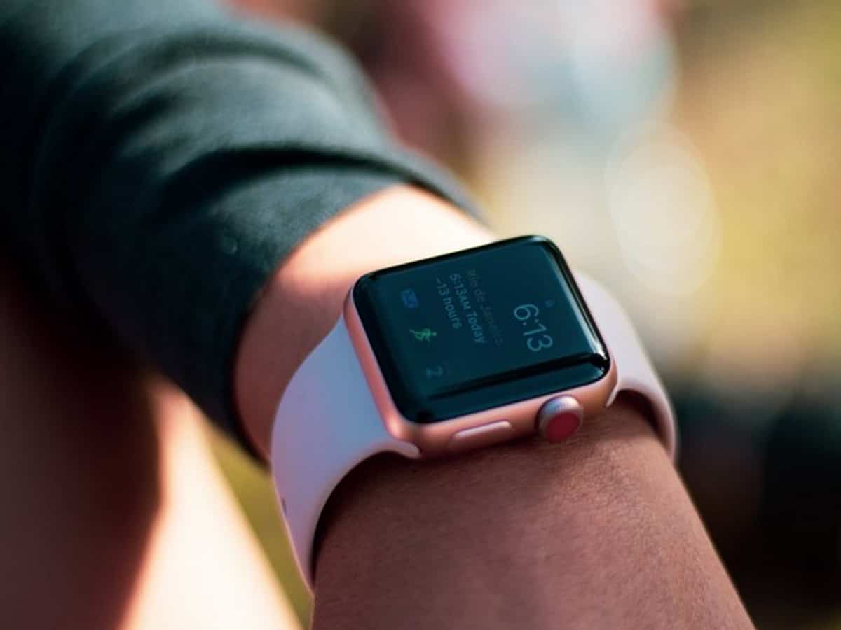 Apple Watch Series 6 oximeter 'reliable' for lung disease patients: Study