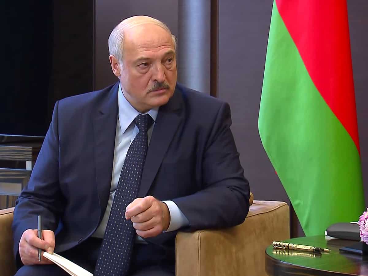 Belarus government blocks top media outlet, detain reporters