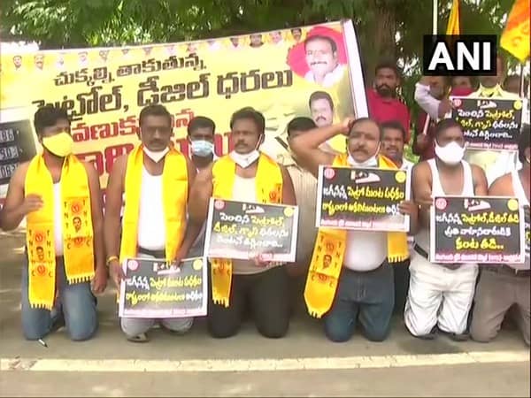 Left parties of Andhra Pradesh stage a protest against hike at petrol prices