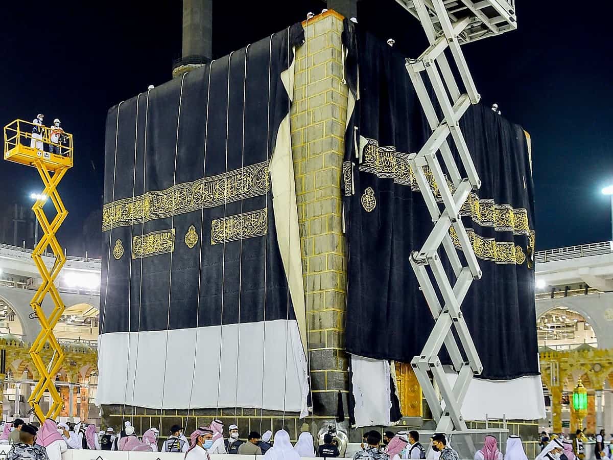 Kiswa (Ghilaf-e-Kaaba) changed as part of annual Hajj tradition
