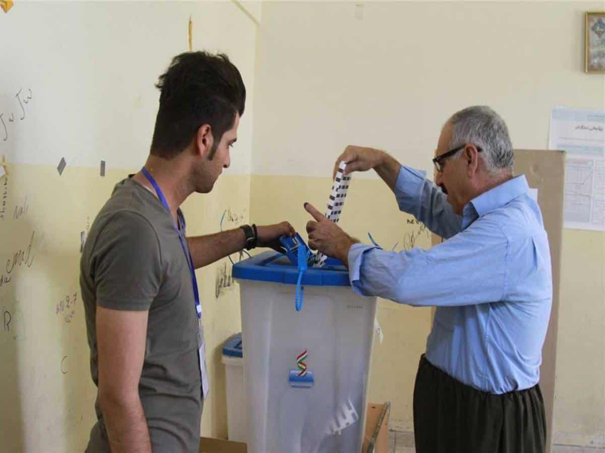 Iraqi Shia cleric urged to reverse decision to boycott polls
