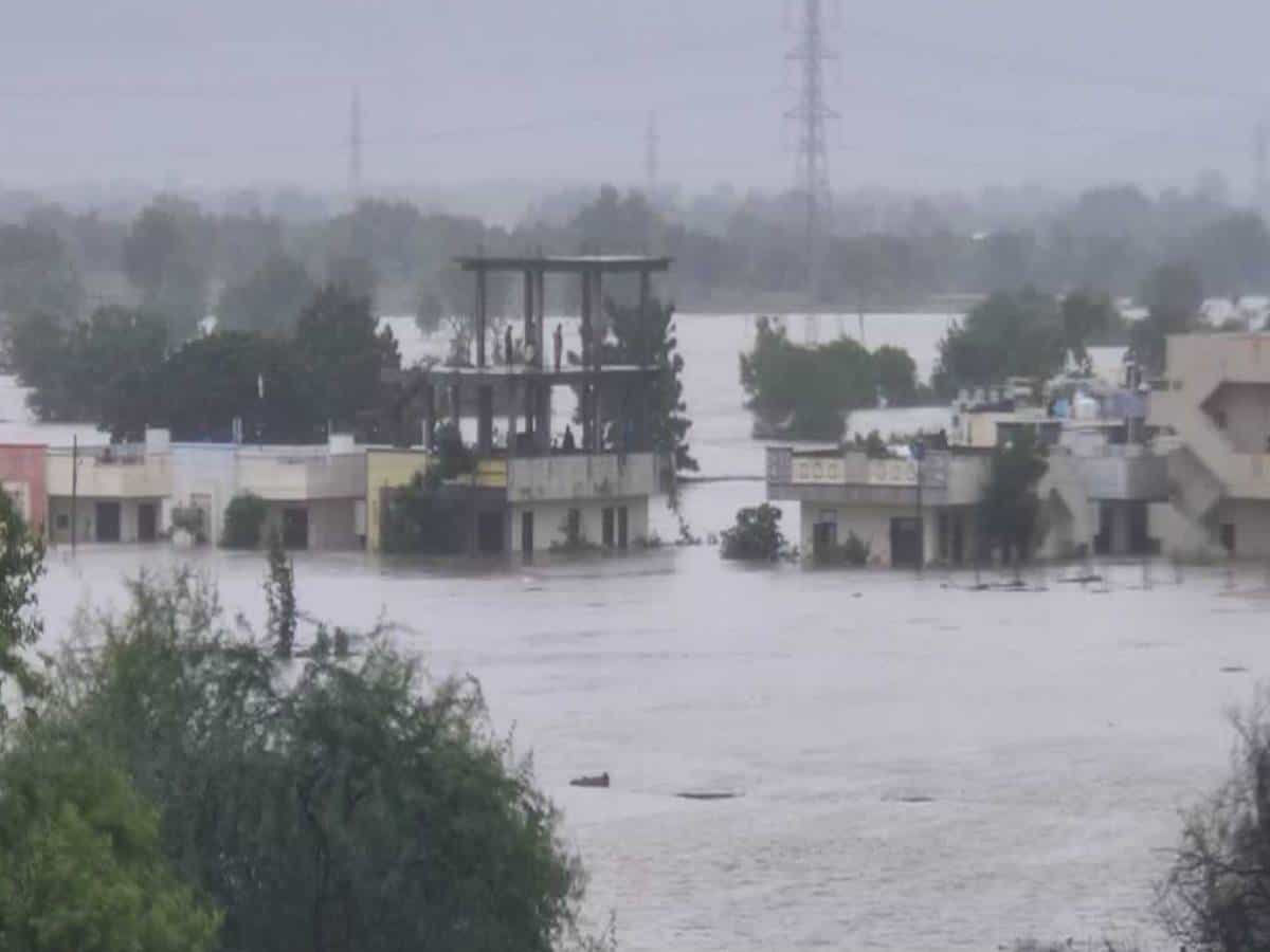 Heavy rains lash Telangana, more in store