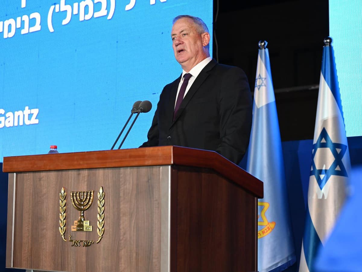 Israeli defense minister threatens Iran with military action